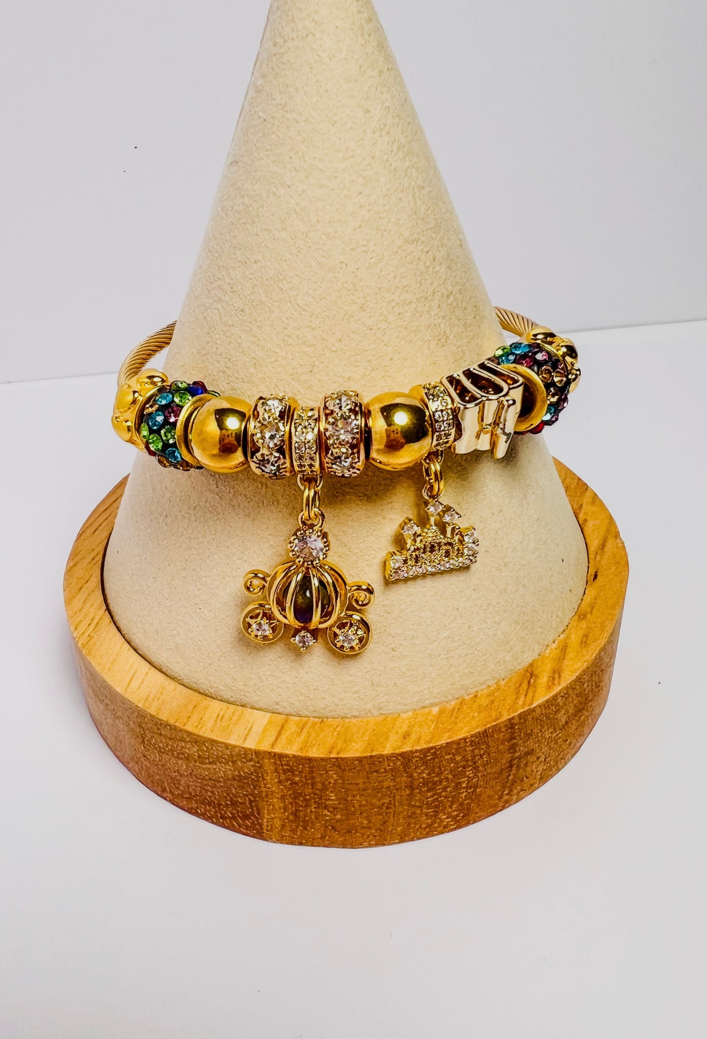 Carriage /castle charm bracelet (gold)
