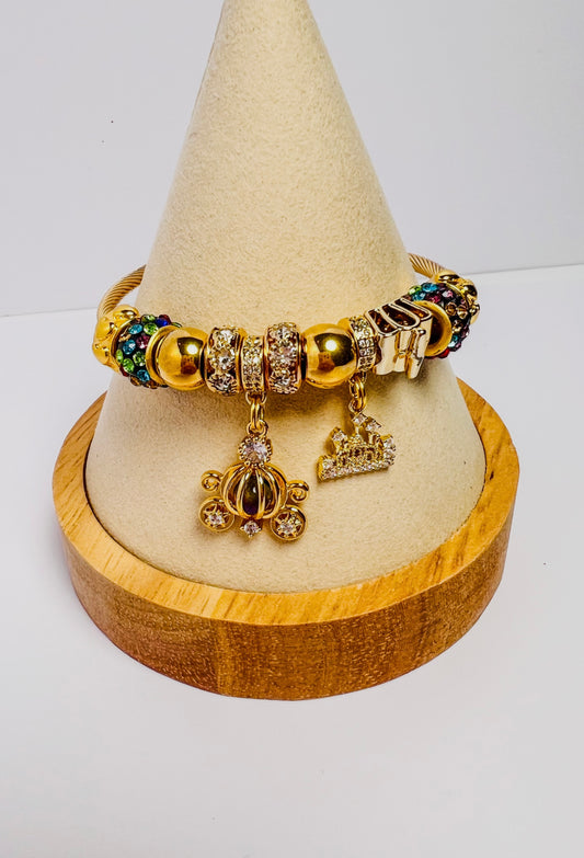 Carriage /castle charm bracelet (gold)