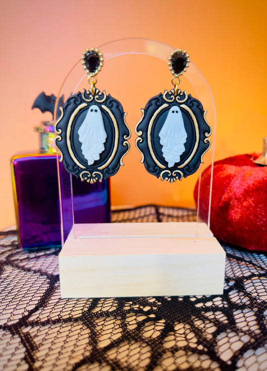 Spooky frame earrings